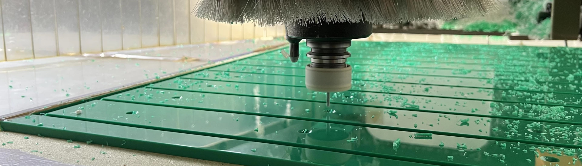 Come Forare, Tagliare e Fresare le plastiche tecniche senza fonderle o scheggiarle