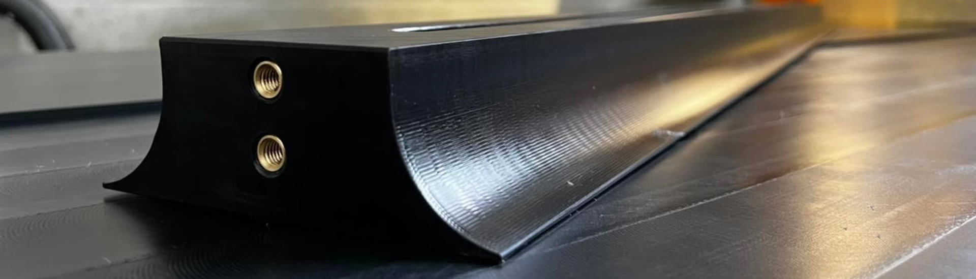 Teflon (PTFE) vs Polizene (PE 1000): quale plastica a basso attrito scegliere?